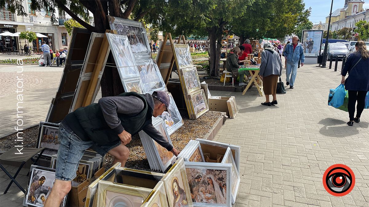 Ікони: від 400 до 2500 грнА ще є усяка всячина