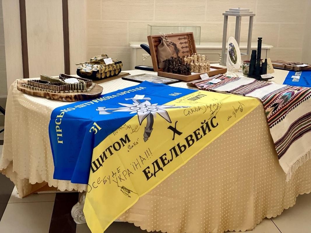 У Коломиї на благодійному аукціоні для ЗСУ зібрали майже 1,5 млн грн 8