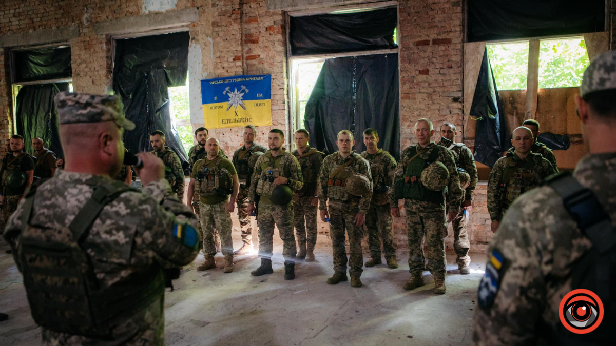 Нагороди "За бойову звитягу" та 100 FPV-дронів отримали воїни коломийської "десятки" 1