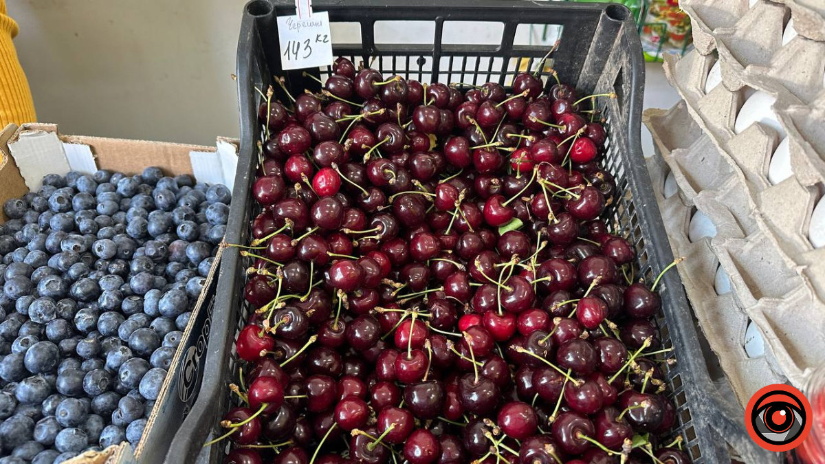 Скільки коштує черешня в Коломиї? 1