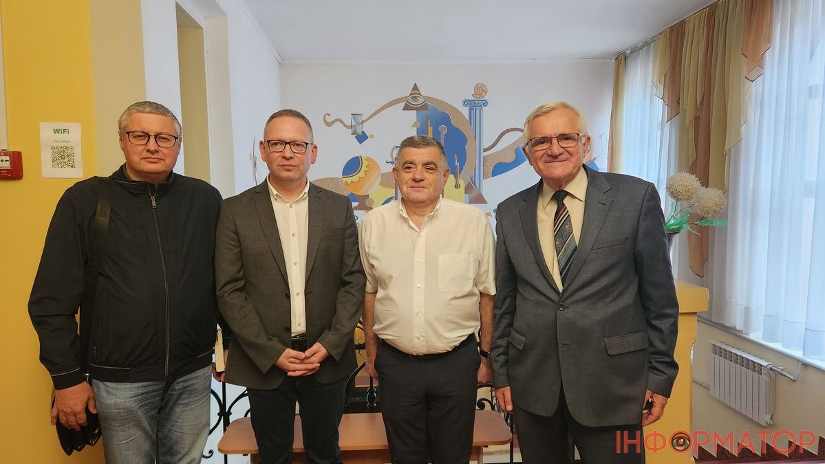 Про що ж мовчать коломийські будівлі? Нова книга уже у продажу 3