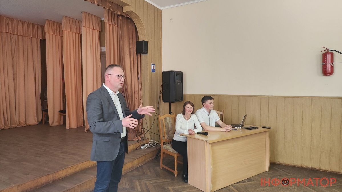 Про що ж мовчать коломийські будівлі? Нова книга уже у продажу 4