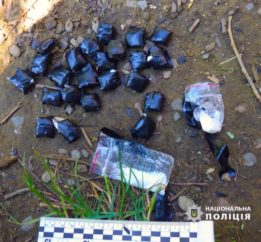 Сімейний наркобізнес: у братів з Коломийщини виявили 190 згорток із забороненою речовиною 2