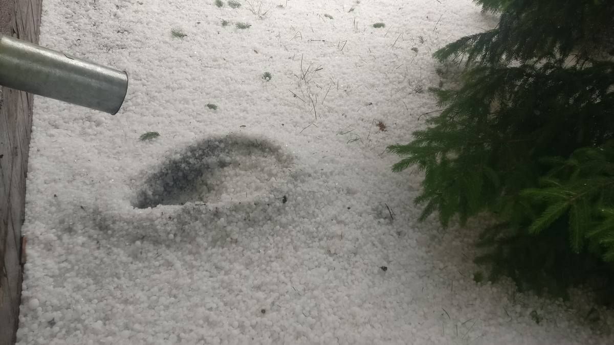 Городенку накрив потужний град. Фотофакт 3