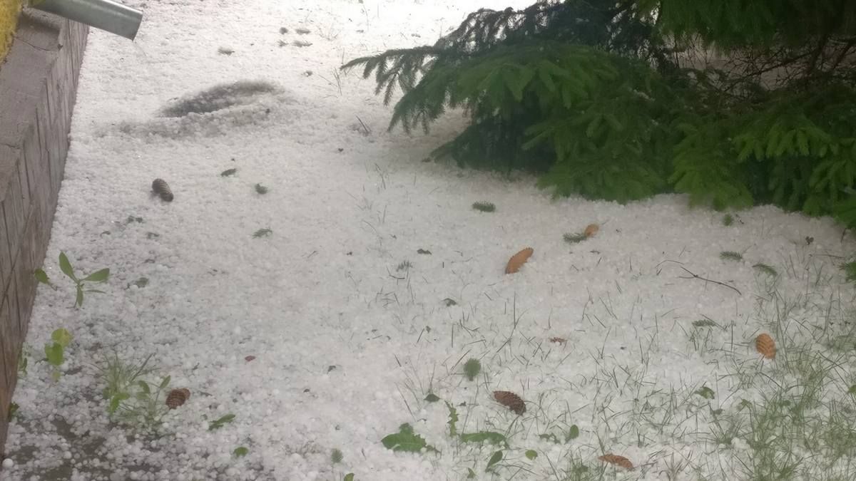 Городенку накрив потужний град. Фотофакт 1