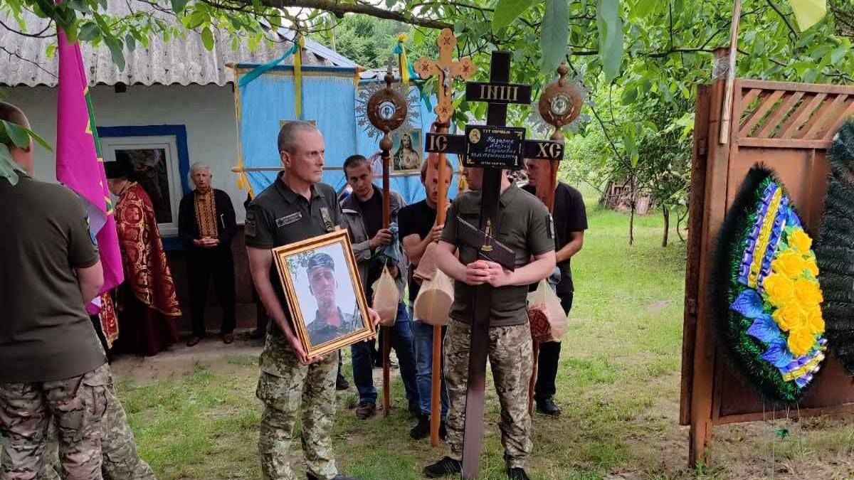Матеївецька громада провела в останню путь захисника Андрія Назарюка 3