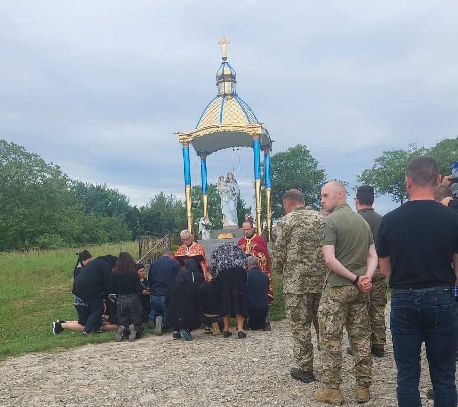 Матеївецька громада провела в останню путь захисника Андрія Назарюка 4
