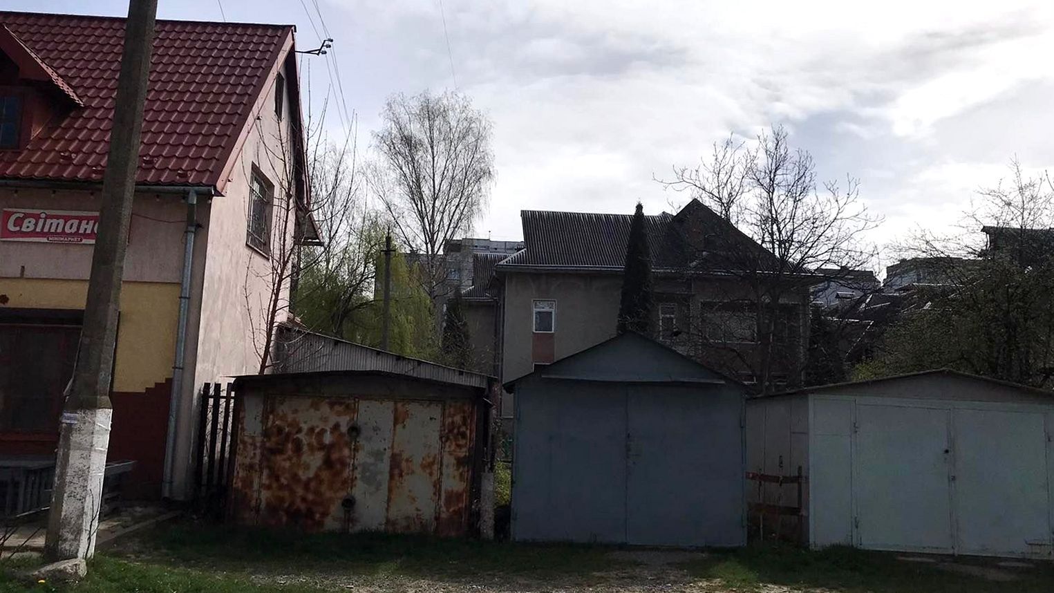 Скільки учасниці аукціону пропонували за 100 м² на вул. Леонтовича 3