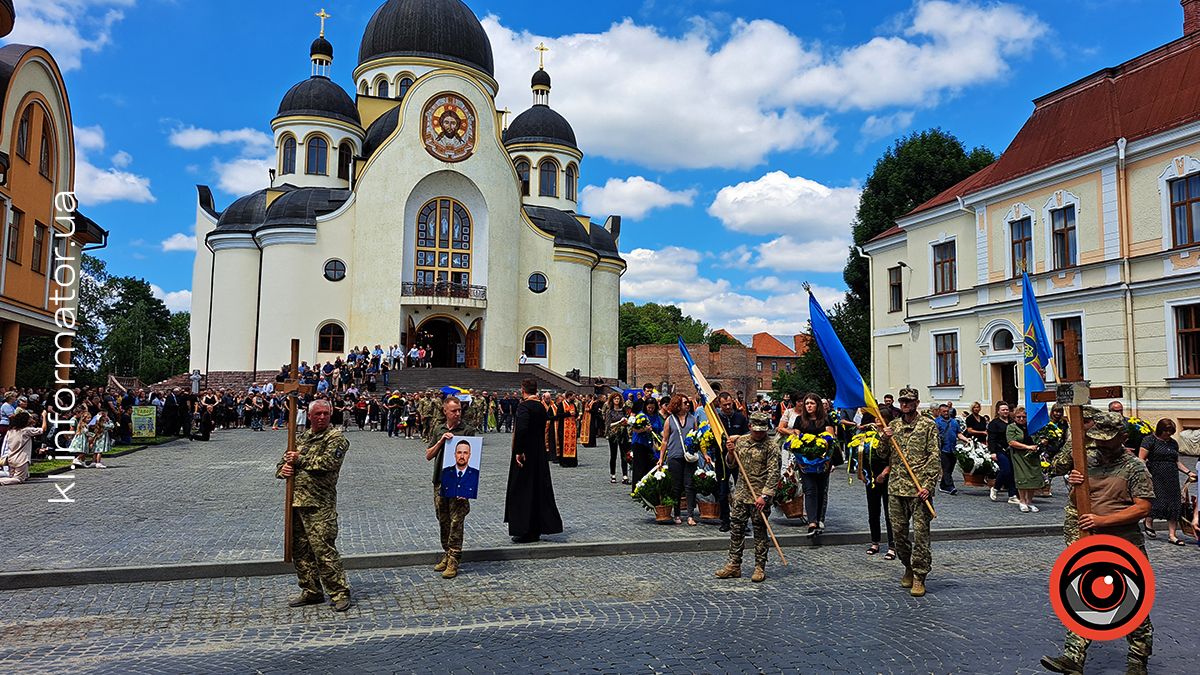Любив синочка понад усе... Історія життя загиблого захисника Андрія Карпенюка 1