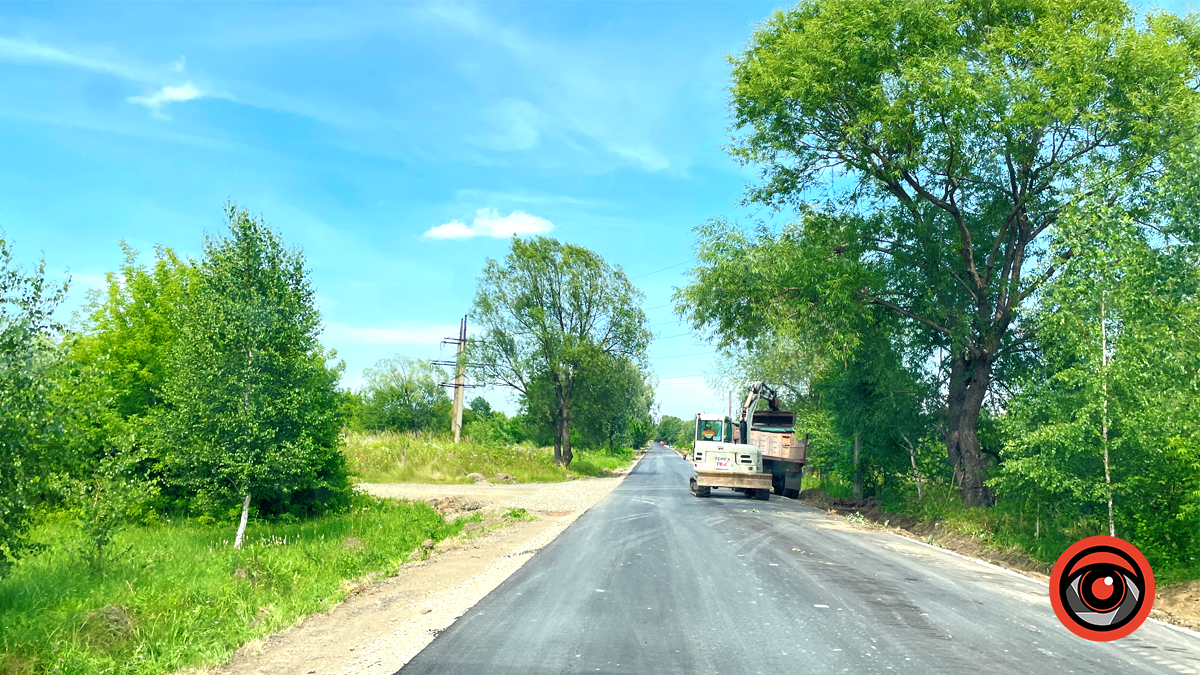 На вулиці Едельвейсів у Коломиї розпочали стелити асфальт 3