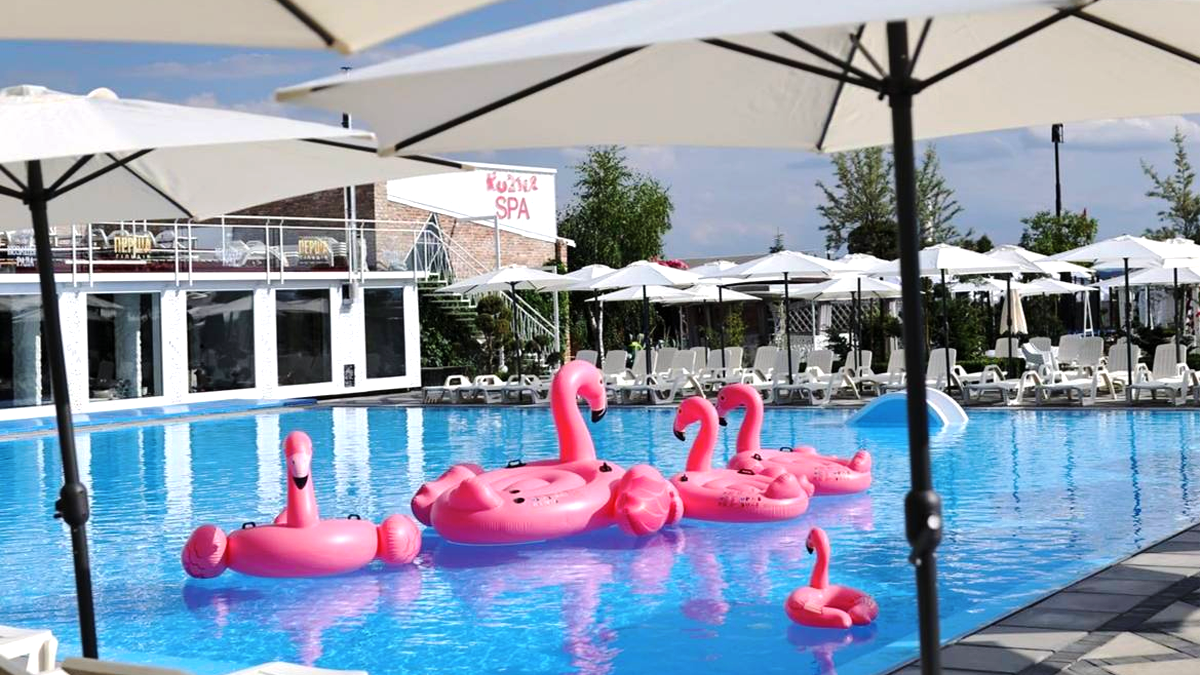 Де відпочити біля відкритого басейну поблизу Коломиї 6