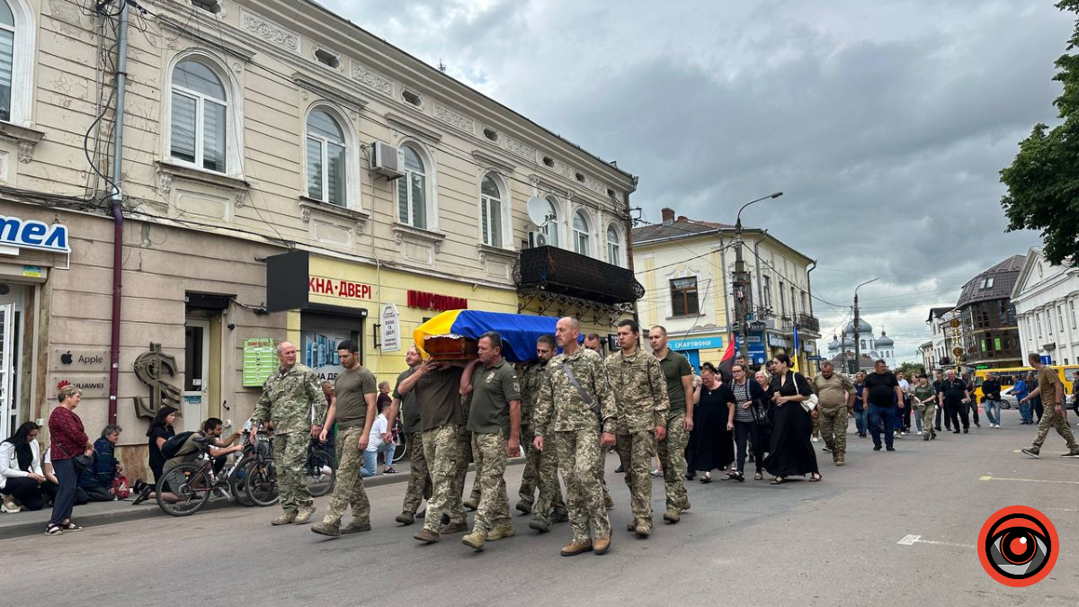 Коломия попрощалась із загиблим Героєм Андрієм Батурою 3
