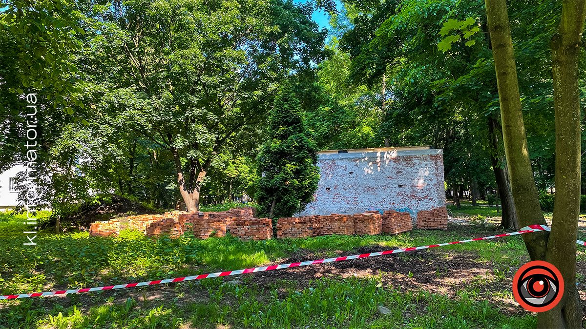 Для чого в парку Коломиї цегла і якої вона якості 5