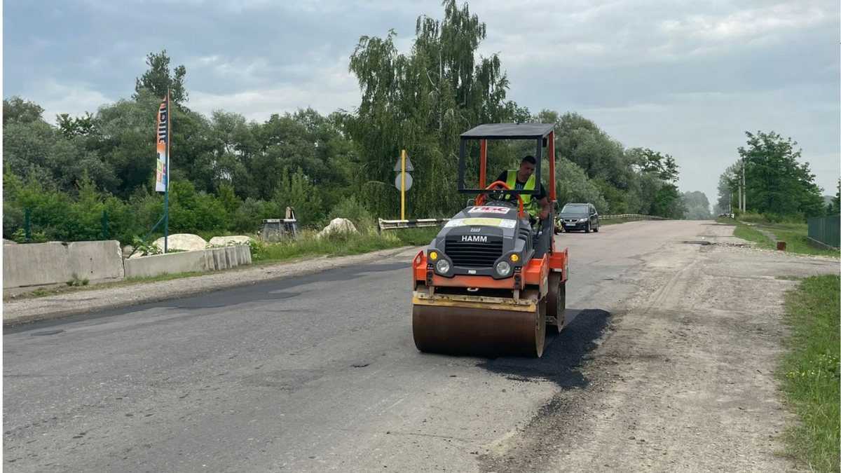 Між Городенкою та Незвисько ремонтують дорогу