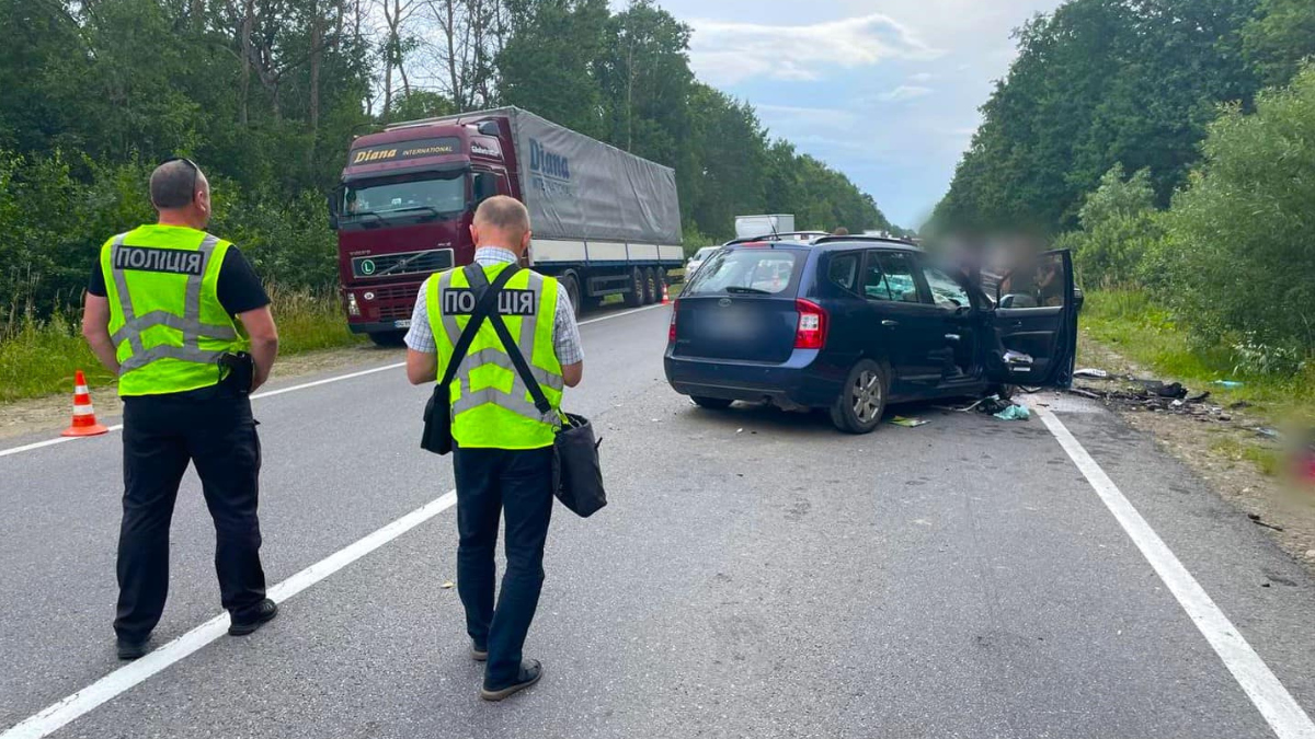ДТП із загиблим: між Марківкою і Черніївим зіткнулись два легковики 2