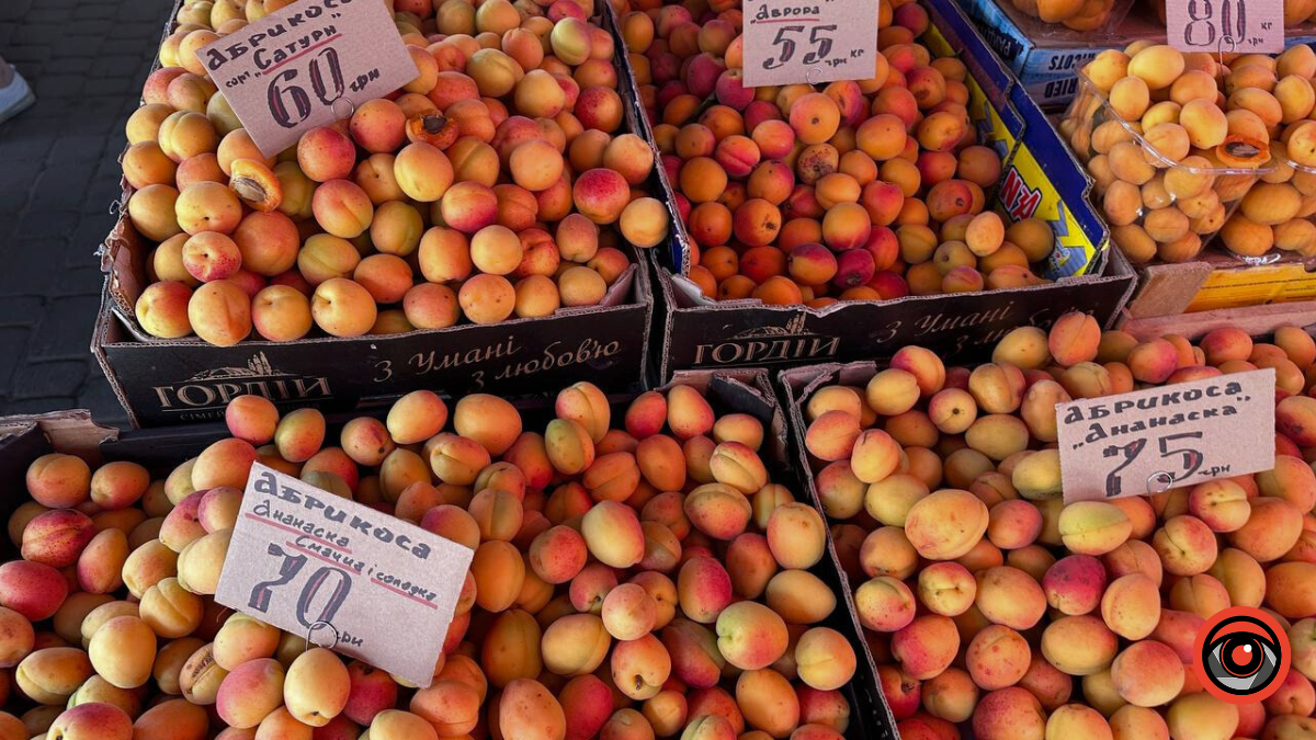 Які ціни на фрукти на ринку Коломиї? 1
