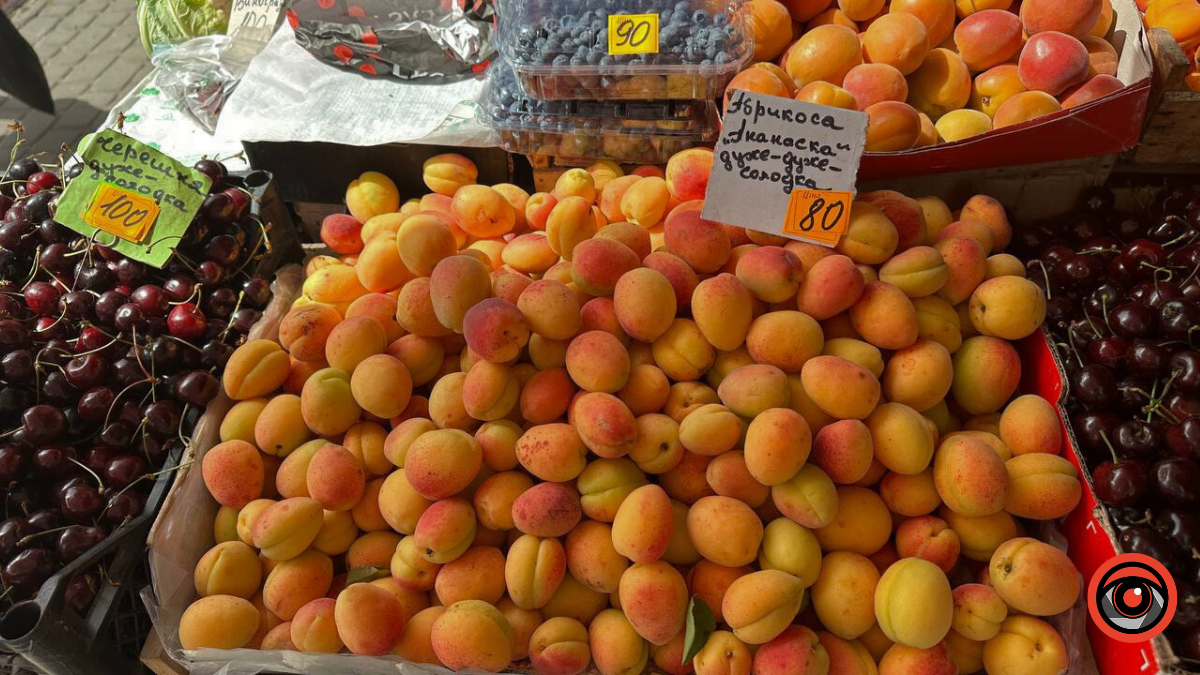 Які ціни на фрукти на ринку Коломиї? 2