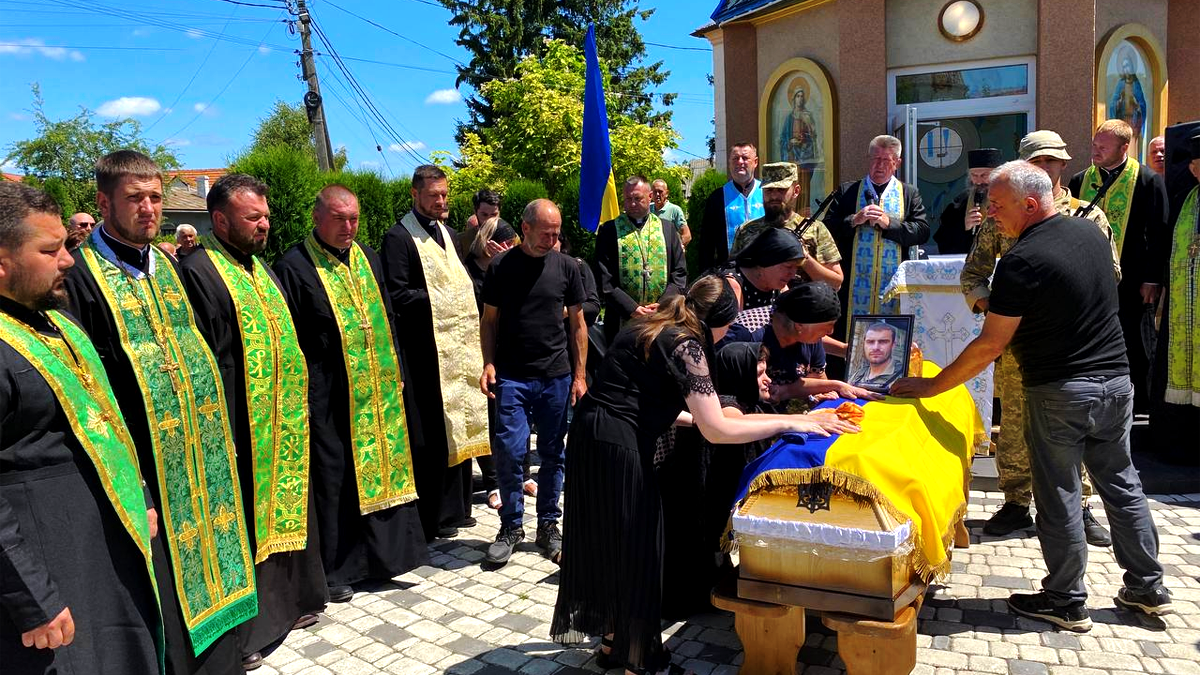 Мешканці Городенки віддали шану загиблому захиснику Михайлові Коману