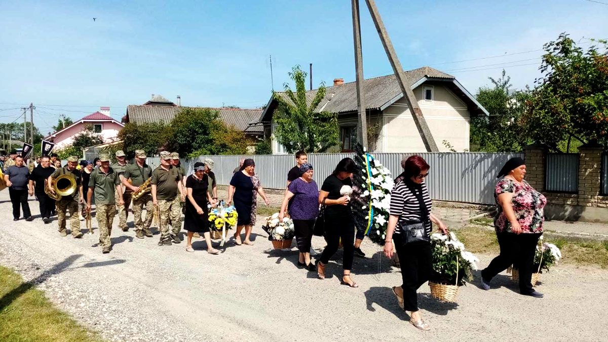 На Городенківщині в останню дорогу провели мужнього воїна Сивківа Богдана 4