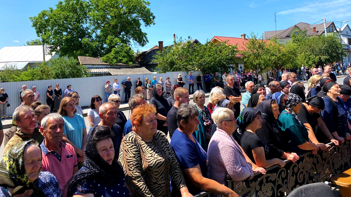 До Городенки прибув скорботний кортеж з тілом Володимира Каратника 5