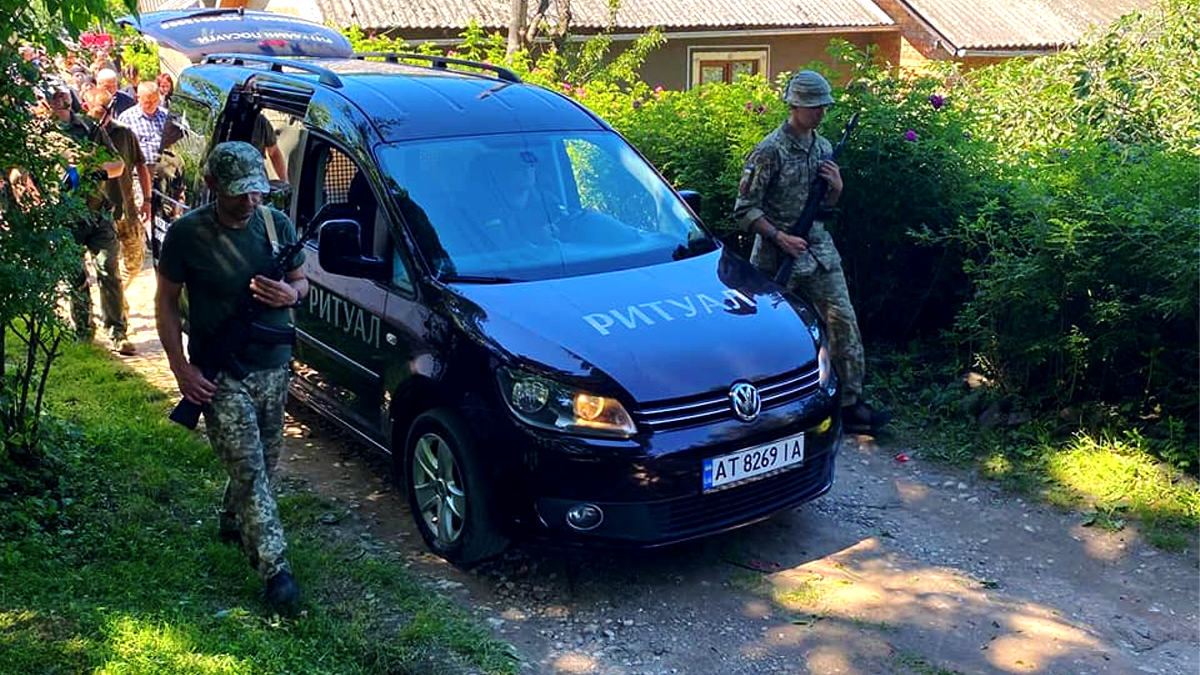 На Городенківщині громада попрощалася з полеглим захисником Богданом Гарасимчуком 2