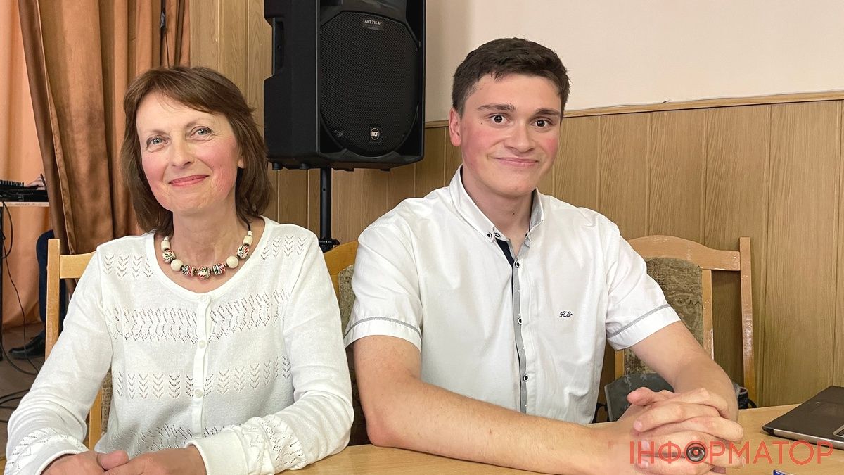 Автори книги "Про що мовчать коломийські будівлі" Мирослава Кочержук та Ілля Криворучко