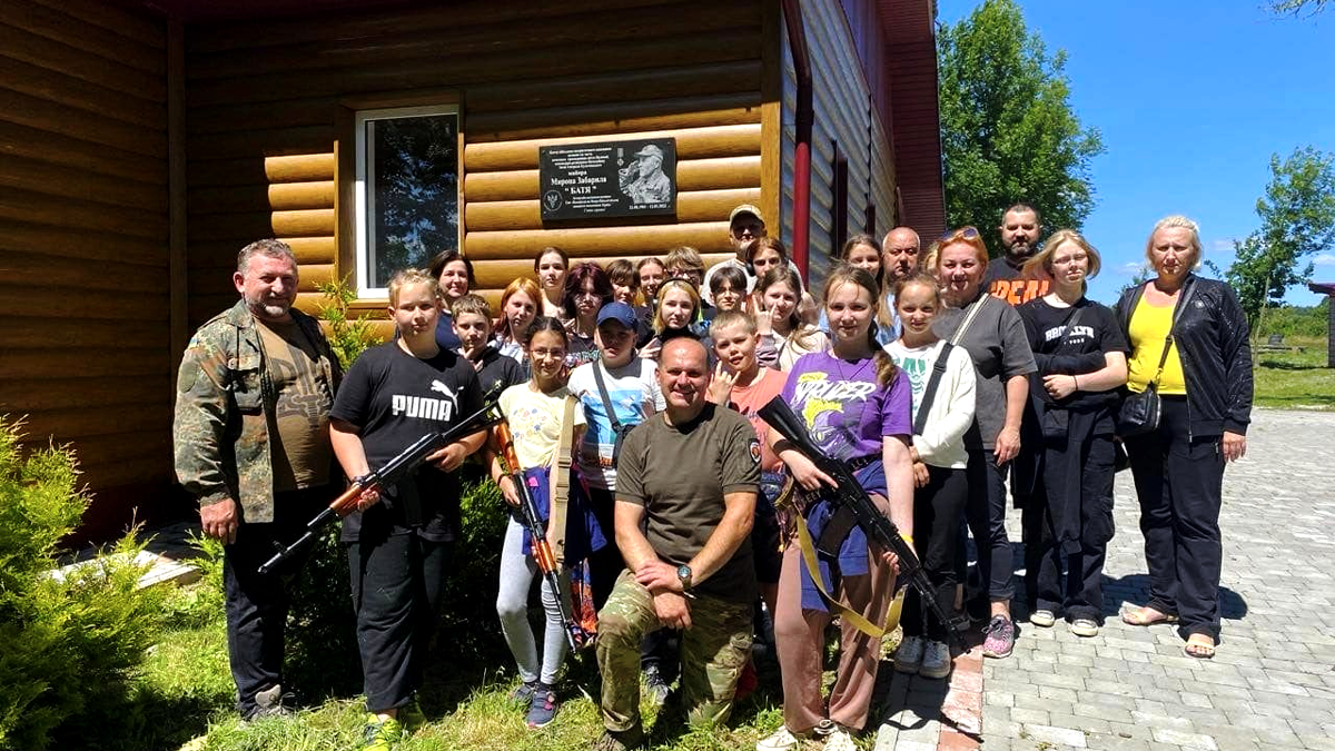 Юні гості з Харкова проходять вишкіл у Центрі патріотичного виховання в Кубаївці 1