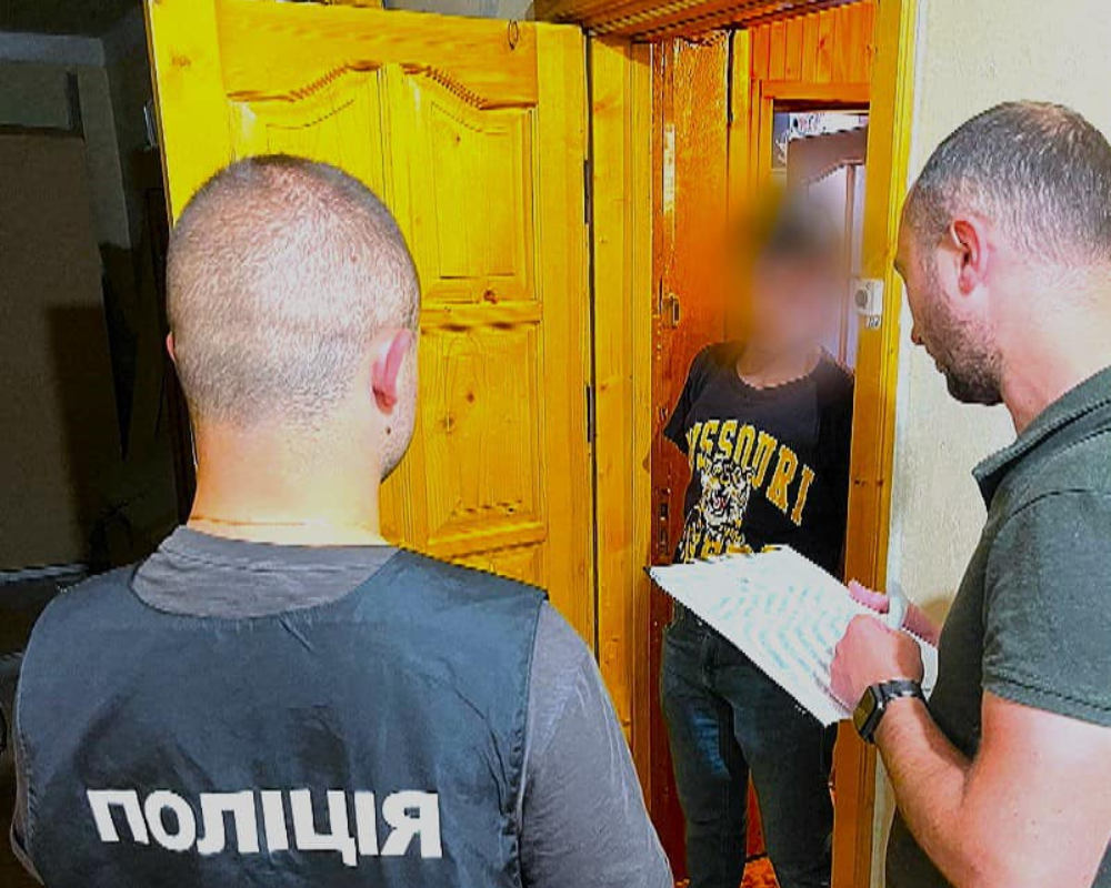 Підозрілі смаколики: поліція викрила нову наркосхему 4