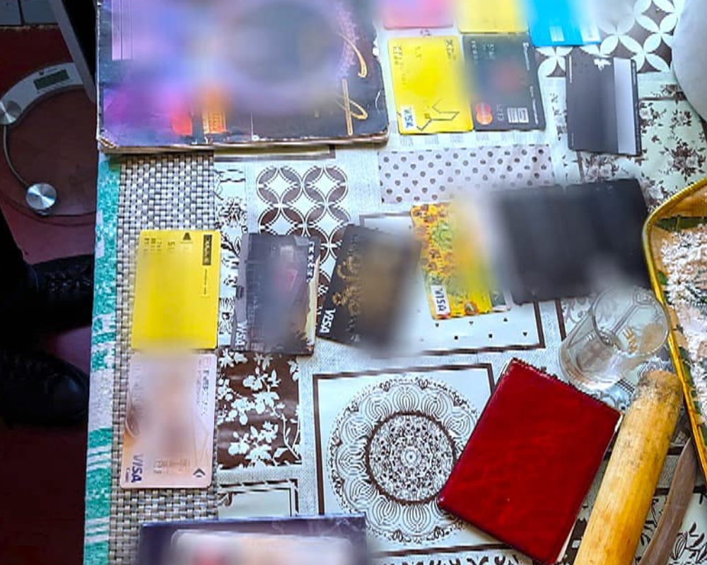 Підозрілі смаколики: поліція викрила нову наркосхему 1