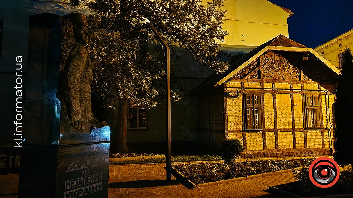 Спить натомлене місто... | Фото нічної малолюдної Коломиї 5