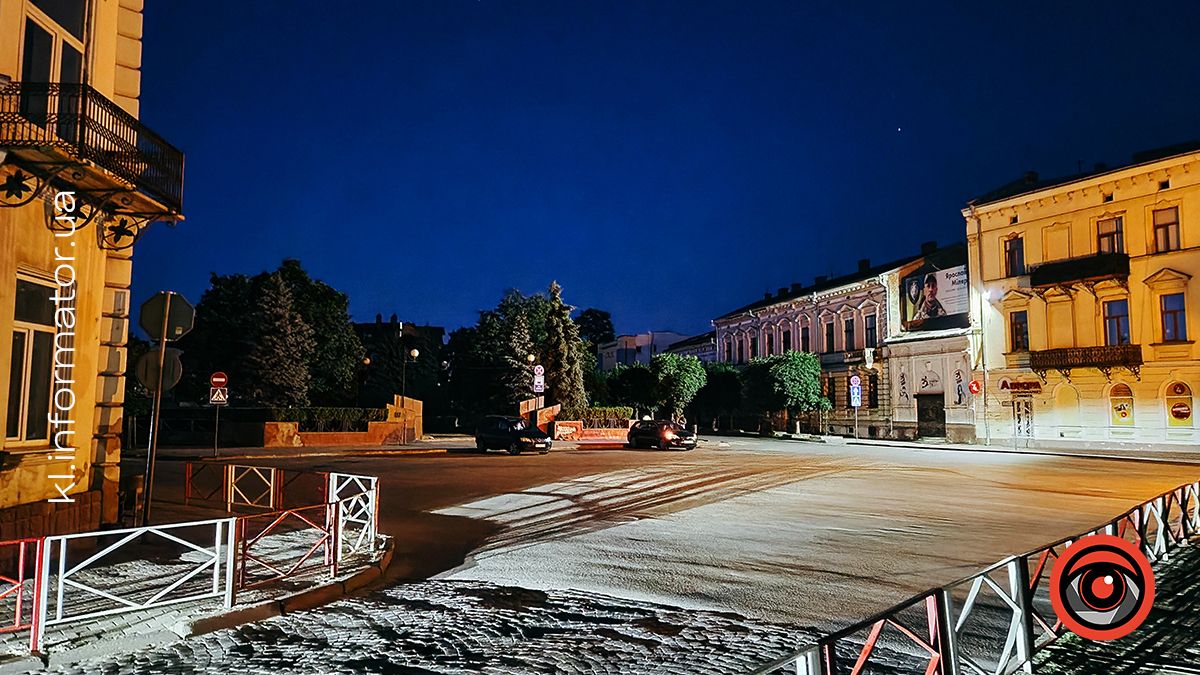 Спить натомлене місто... | Фото нічної малолюдної Коломиї 3