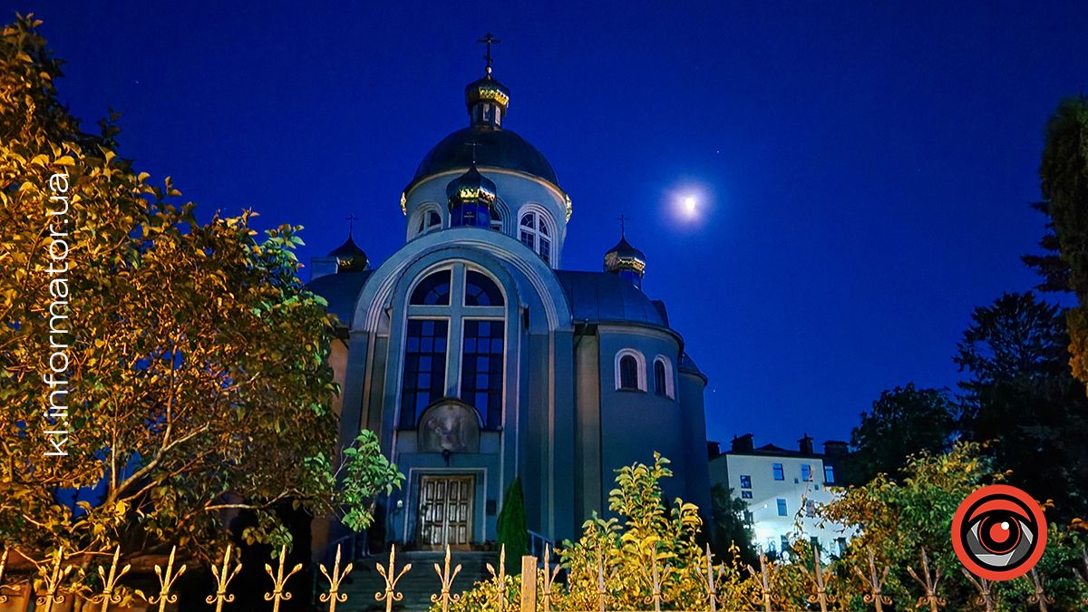 Спить натомлене місто... | Фото нічної малолюдної Коломиї 19