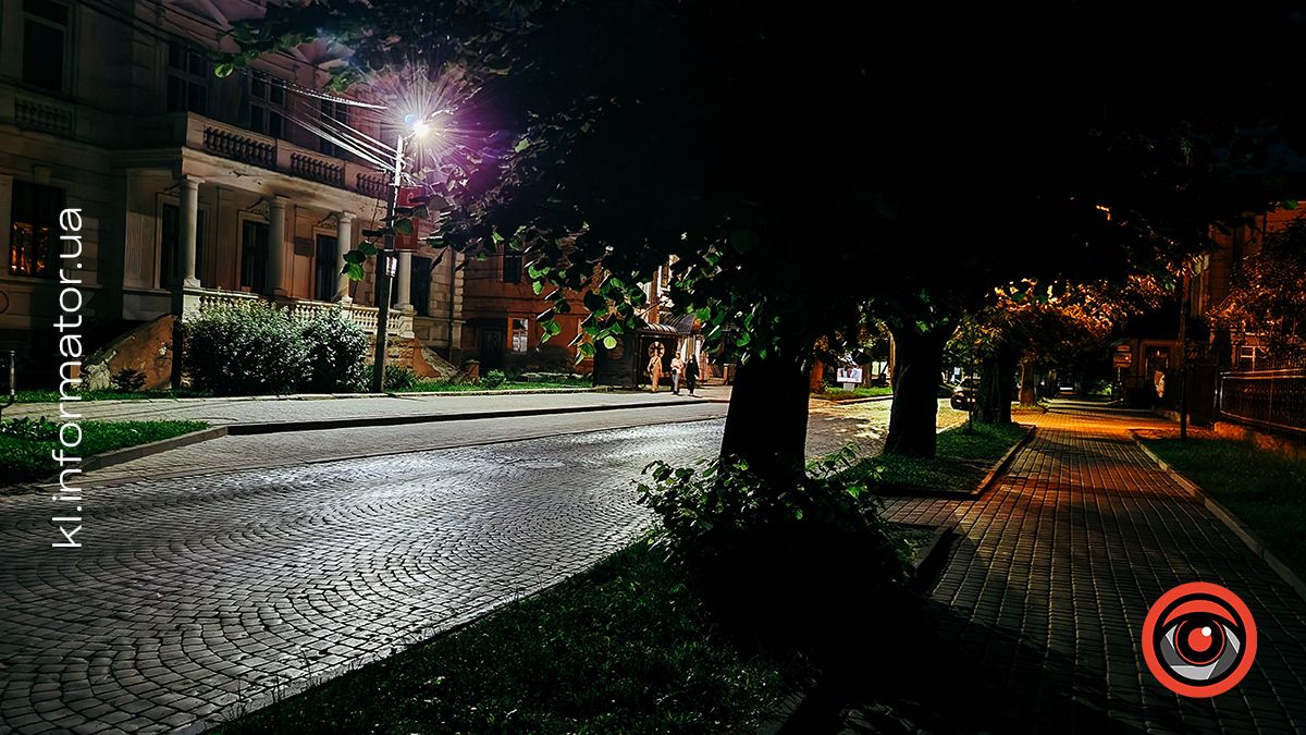 Спить натомлене місто... | Фото нічної малолюдної Коломиї 8