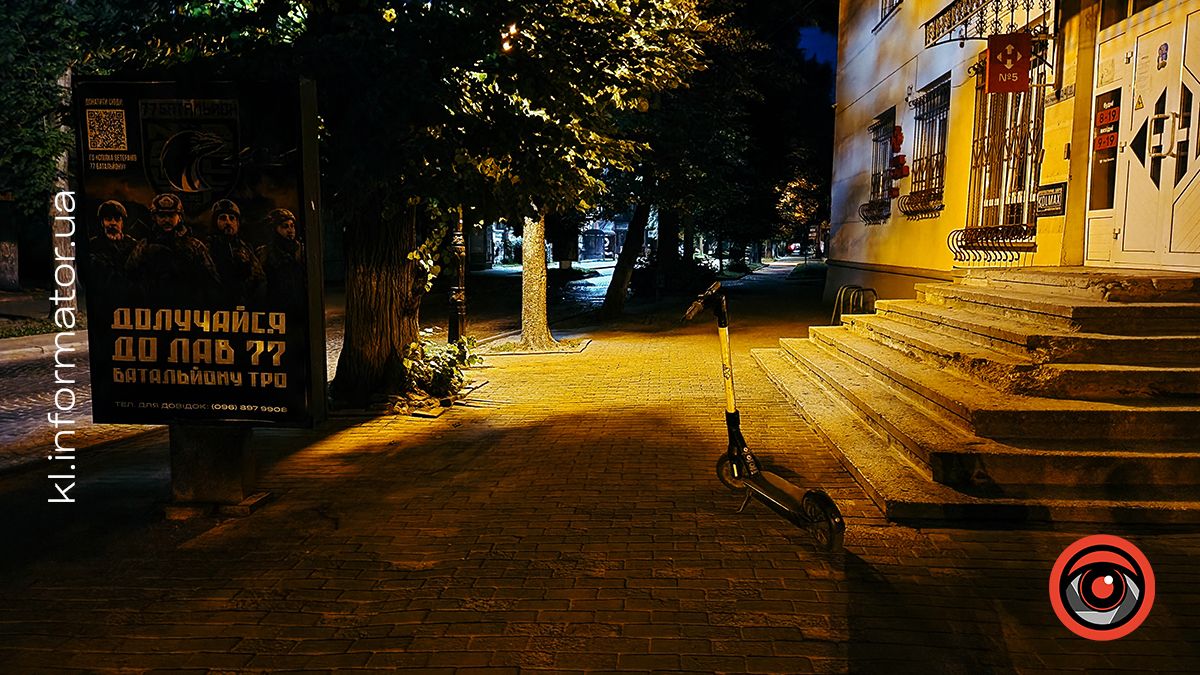 Спить натомлене місто... | Фото нічної малолюдної Коломиї 7