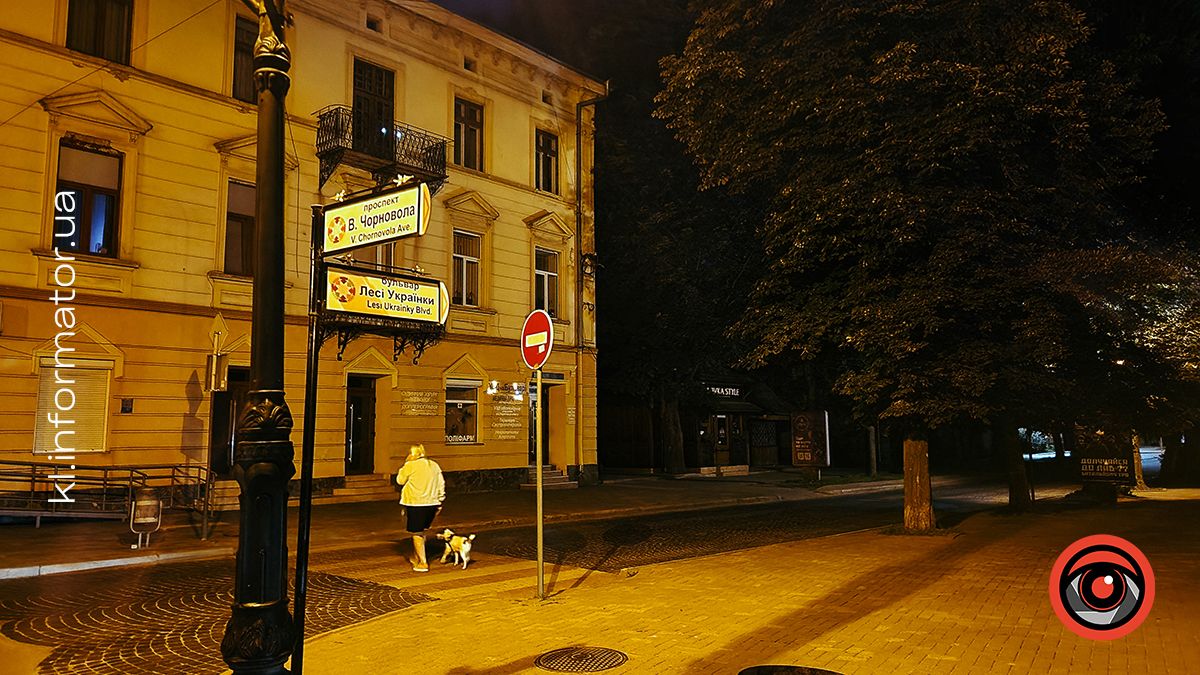 Спить натомлене місто... | Фото нічної малолюдної Коломиї 2