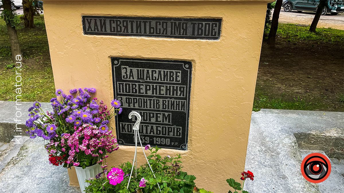 На бульварі Лесі Українки оновили скульптуру Матері Божої 4