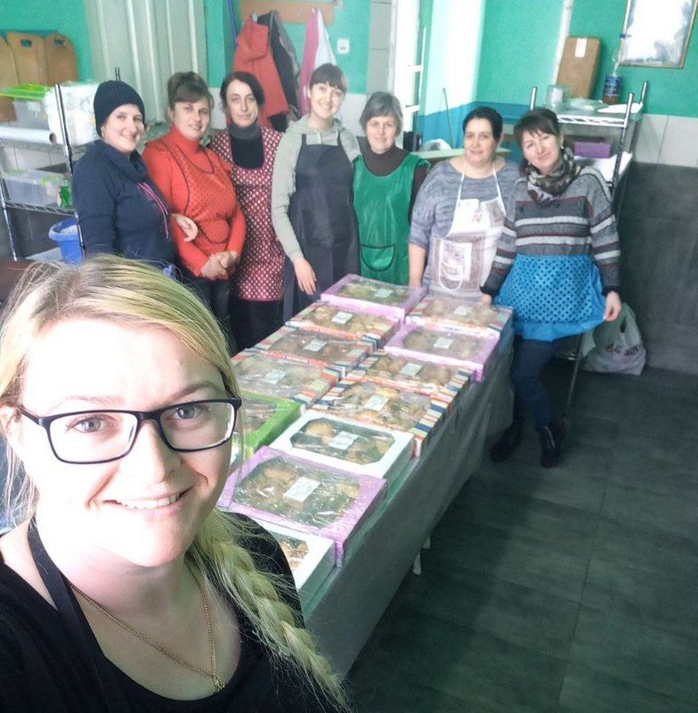 Як на Коломийщині педагогині готують та випікають для військових: інтерв'ю з волонтеркою Христиною Яцко 3