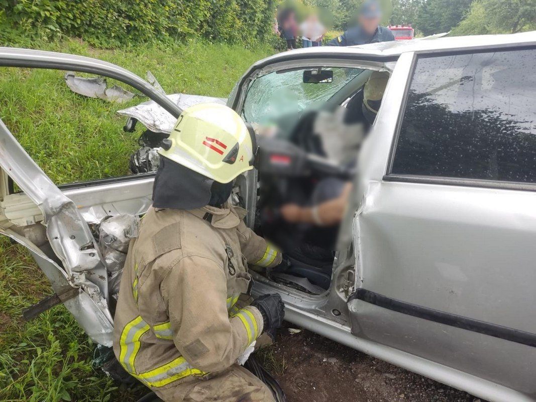 Моторошна ДТП у Печеніжині: розтрощено два автомобіля 3
