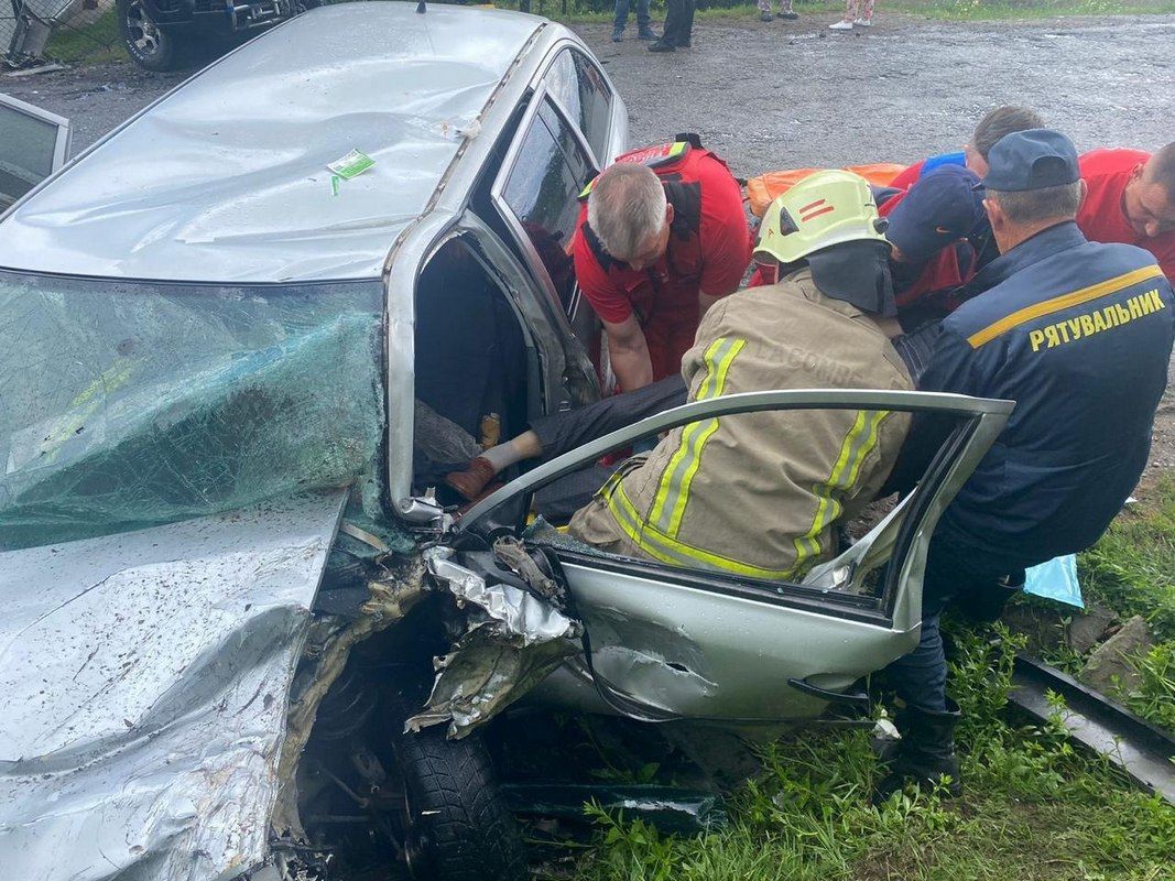 Моторошна ДТП у Печеніжині: розтрощено два автомобіля 1