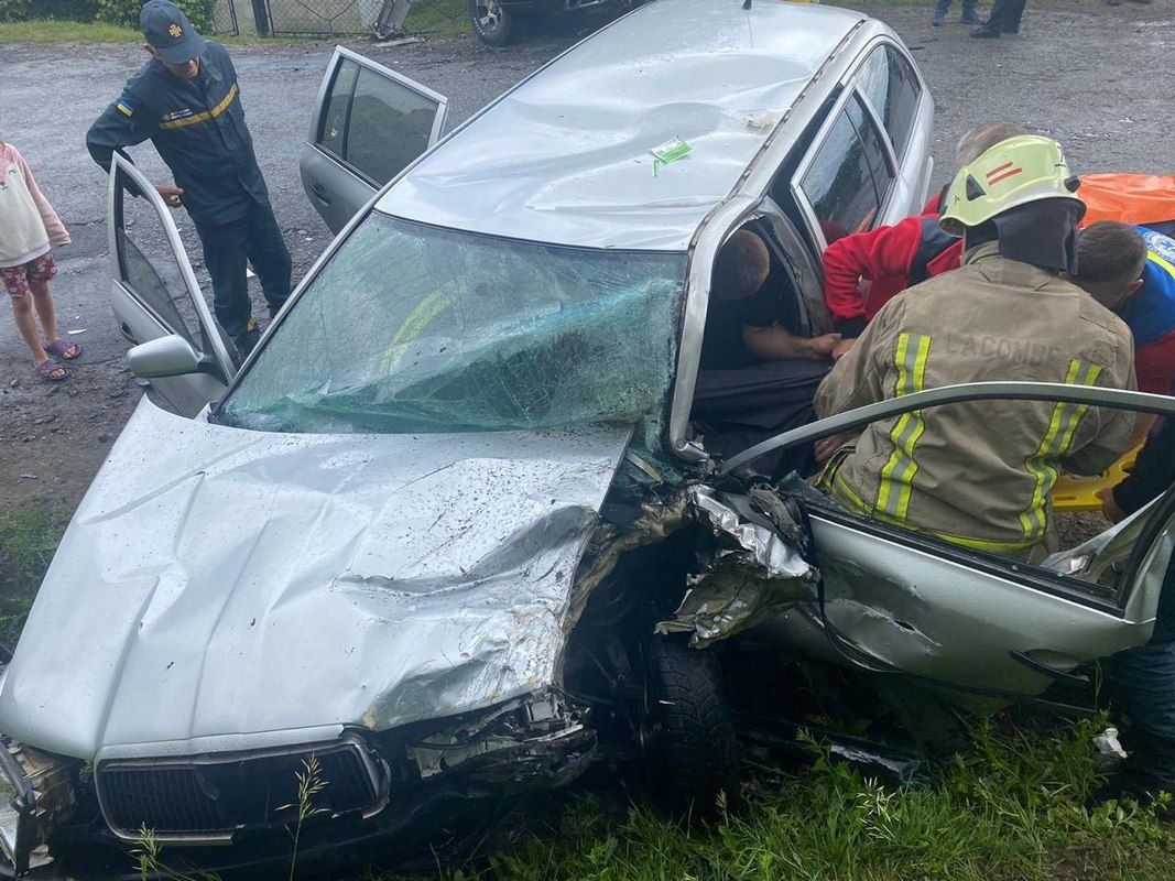 Моторошна ДТП у Печеніжині: розтрощено два автомобіля 4