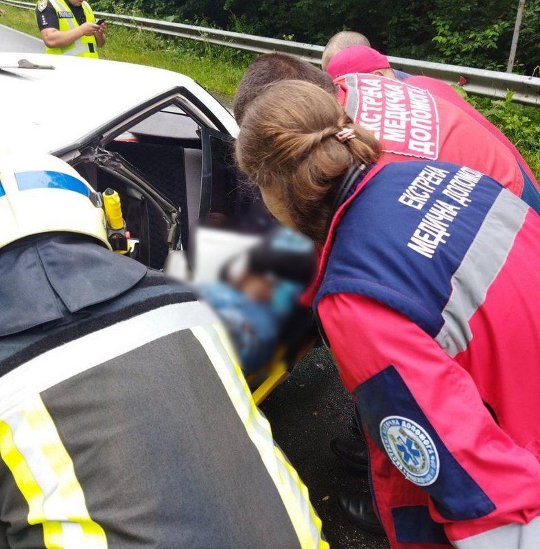 Автотроща на Коломийщині: зіткнулися два автомобіля 2