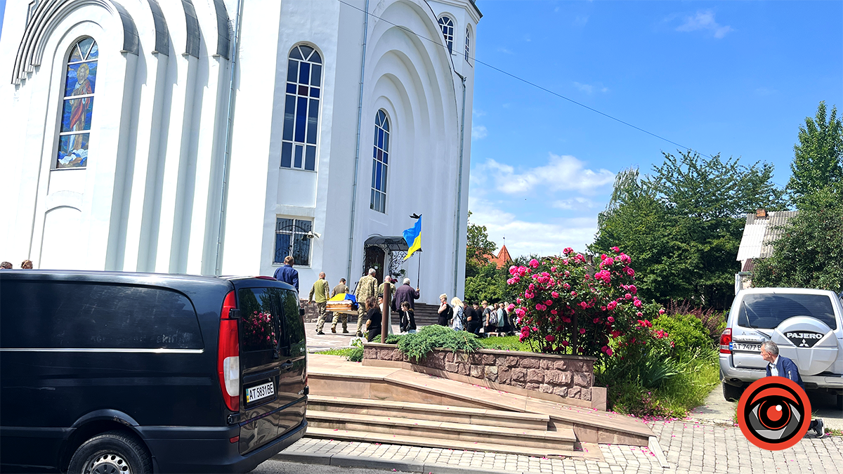 У Коломиї пройшла церемонія перепоховання загиблого воїна Віталія Кулінича 2