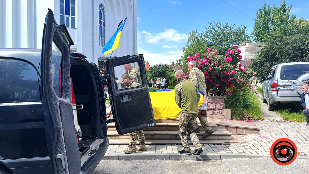 У Коломиї пройшла церемонія перепоховання загиблого воїна Віталія Кулінича 3