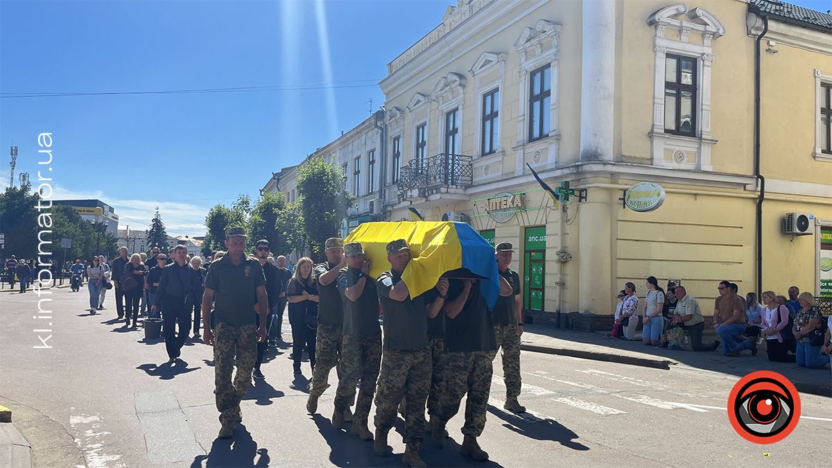 У Коломиї в останню дорогу провели загиблого воїна Романа Венгльовського 9