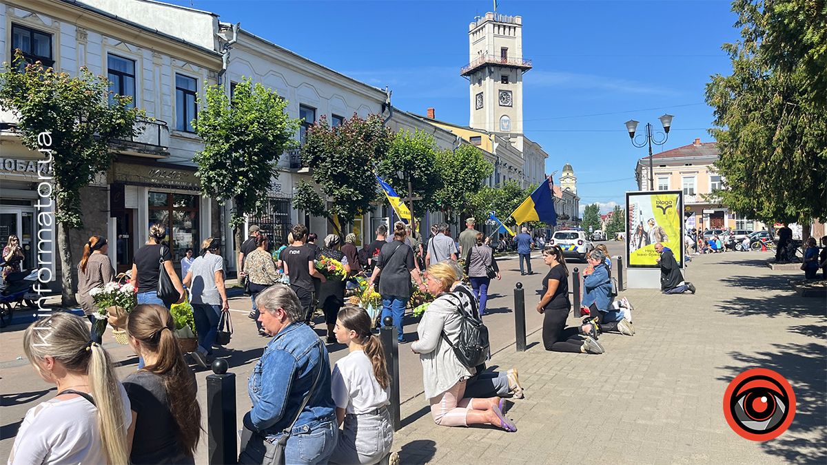 У Коломиї в останню дорогу провели загиблого воїна Романа Венгльовського 8