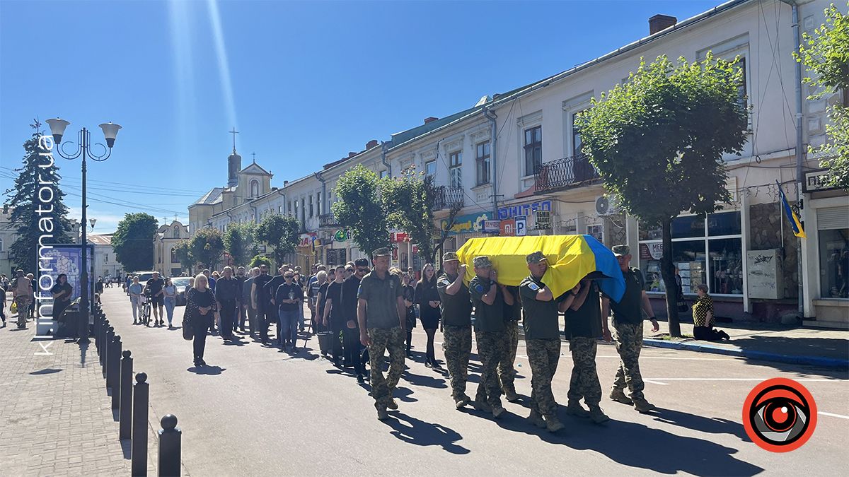 У Коломиї в останню дорогу провели загиблого воїна Романа Венгльовського 5