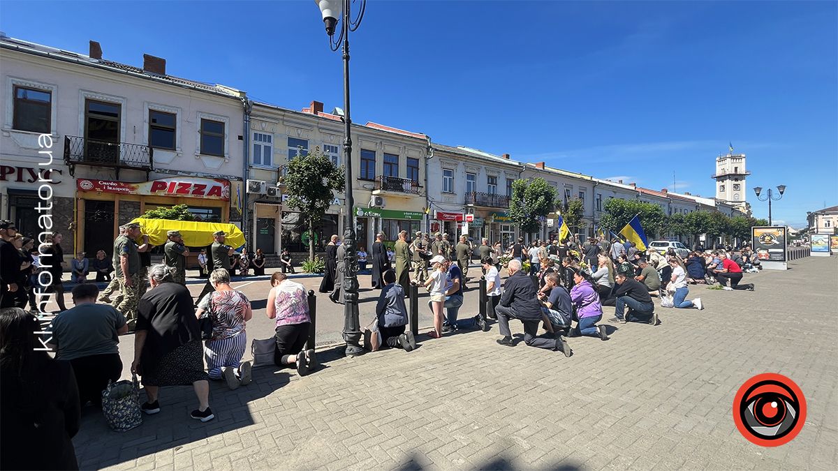 У Коломиї в останню дорогу провели загиблого воїна Романа Венгльовського 7