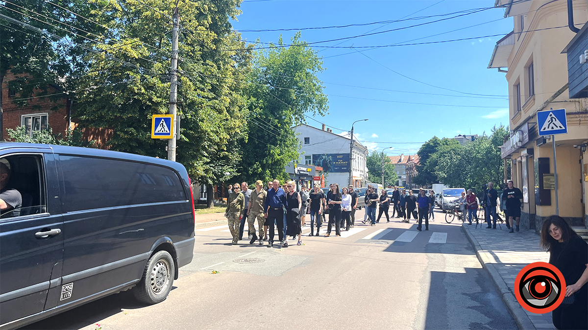 У Коломиї пройшла церемонія перепоховання загиблого воїна Віталія Кулінича 8