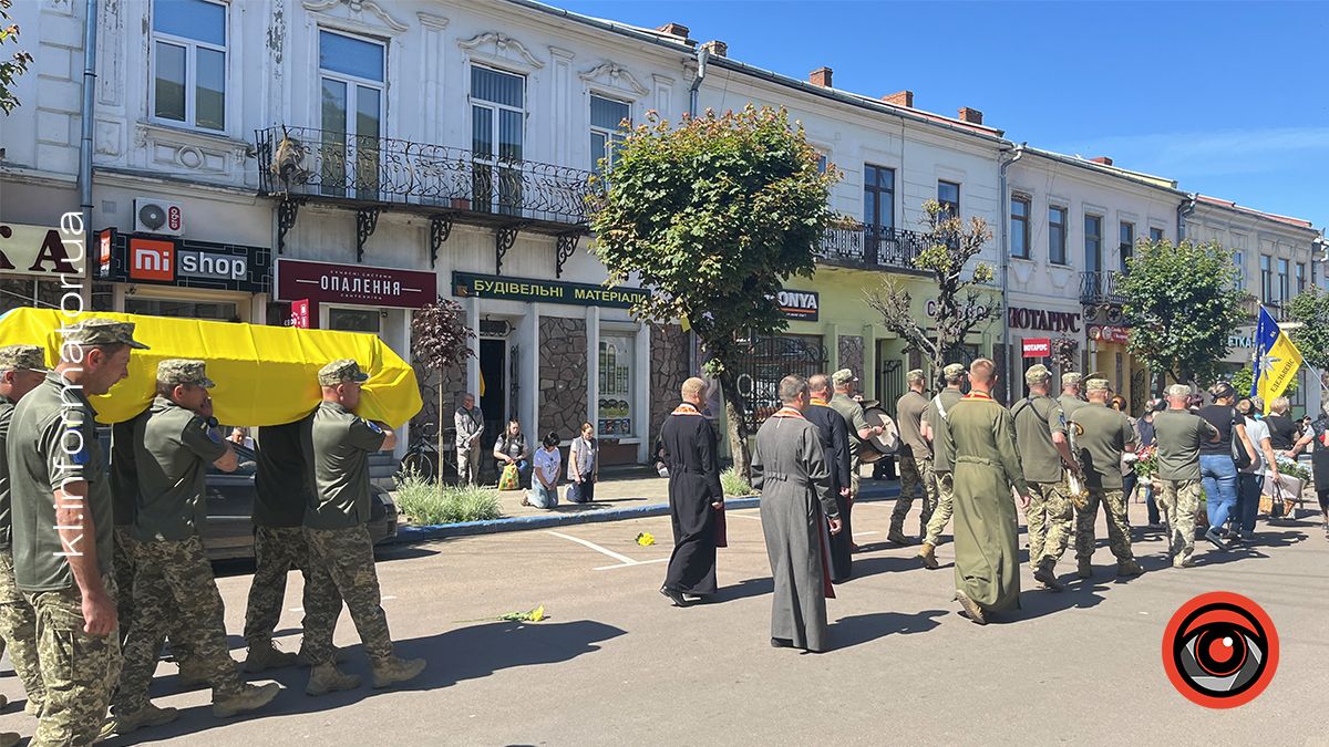 У Коломиї в останню дорогу провели загиблого воїна Романа Венгльовського 6