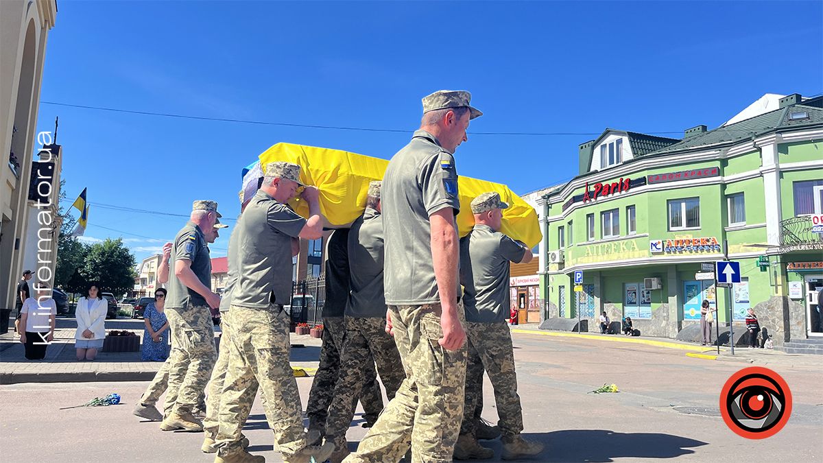 У Коломиї в останню дорогу провели загиблого воїна Романа Венгльовського 4